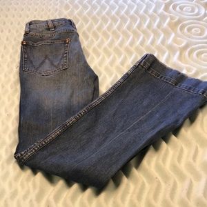 Wrangler Retro Jeans: Medium Wash, 26 x 34
